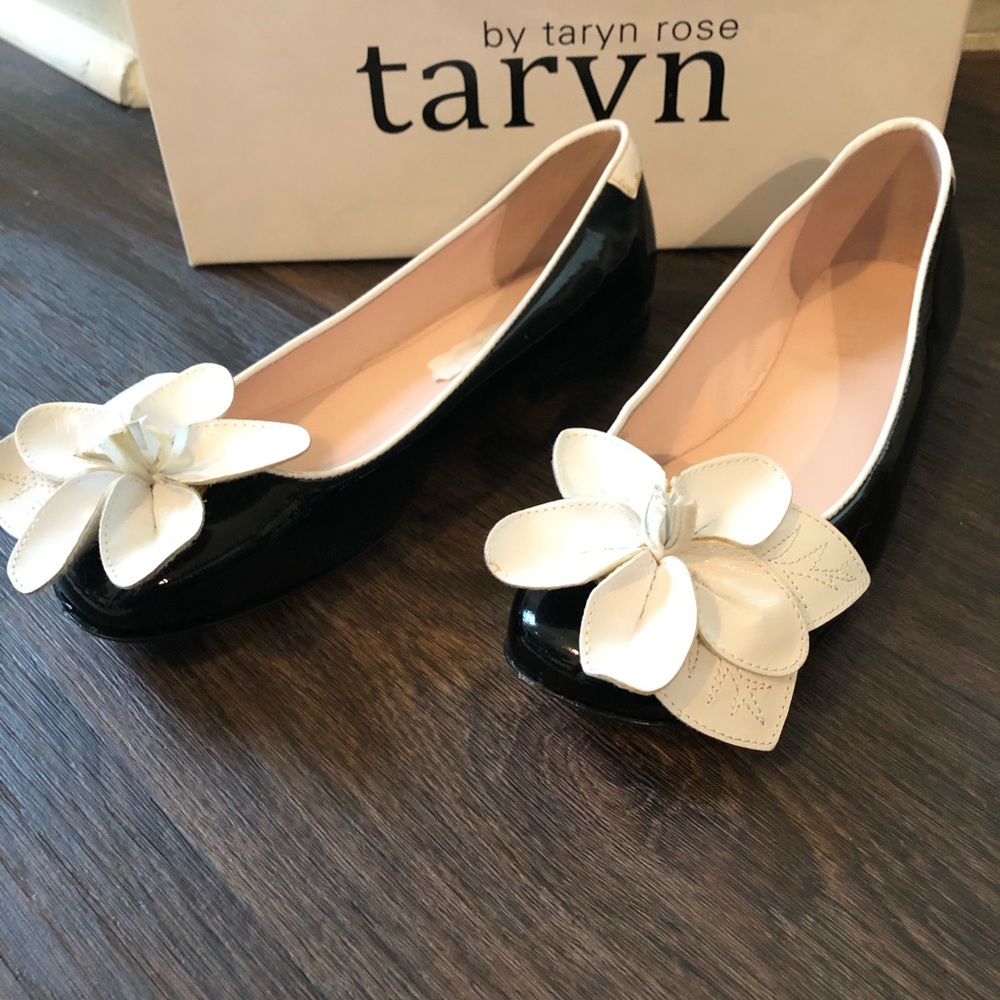 Taryn Rose Large Flower Patent Leather Flats